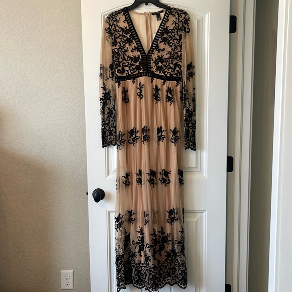 Forever 21 nude and black long sleeve dress